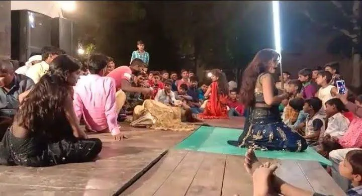 आदर्श चुनाव आचार संहिता का खुला उलंघन कर धज्जियां उड़ा रहे क्षेत्र के जिम्मेदार जनप्रतिनिधि