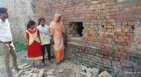 नकब लगाकर लाखों का माल ले गए चोर