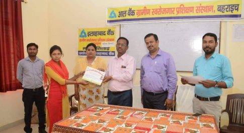 30 दिवसीय महिला सिलाई प्रशिक्षण कार्यक्रम का समापन