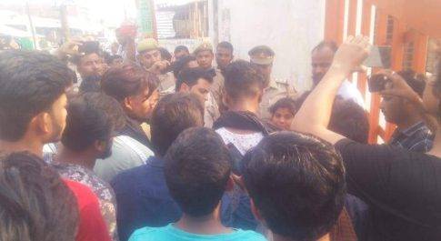 जिला मुख्यालय सिद्धार्थ नगर में महागठबंधन कार्यकर्ताओं द्वारा प्रदर्शन