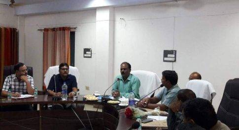 प्रक्षेत्र निदेशक ने किया अस्थायी गो आश्रय स्थल प्यारेपुर दतौली व कान्हा आश्रय स्थल रिसिया,विभागीय अधिकारियों के साथ की समीक्षा बैठक 