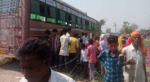 थाना भीरा के गांव कचनारा में बिजली के करंट से बस क्लीनर की मौके पर मौत