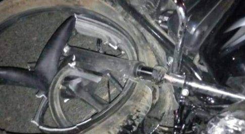 आमने सामने से हुई मोटरसाइकिल की टक्कर में तीन युवक की मौत
