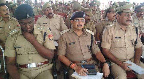 गल्ला मण्डी में की पुलिस अधीक्षक ने की अधिकारियों के साथ बैठक