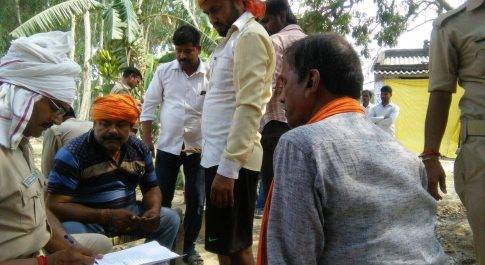 गौहत्या की सूचना मिलते ही मौके वारदात पर पहुंची पुलिस की गाडि़यो