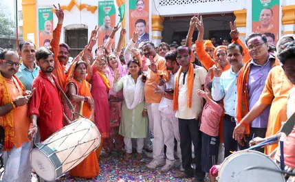 भाजपा कार्यालय में जश्न,बाकी में सन्नाटा