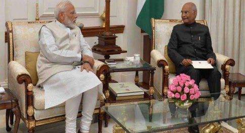 मोदी ने राष्ट्रपति से मिलकर दिया पीएम पद से इस्तीफा,कल होगी NDA की बैठक 