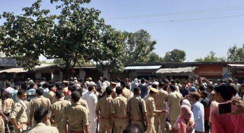 मस्जिद का लाउडस्पीकर बंद करने को लेकर बवाल, थाना घेरकर किया जमकर हंगामा