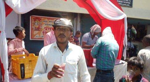 दूसरे बडे मंगल के अवसर पर किया गया शर्वत का आयोजन