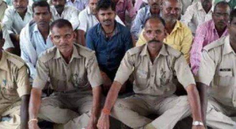 वेतन वृद्धि के लिए जिला मुख्यालय पर पी.आर.डी.जवानों की बैठक