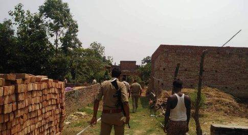 पनियरा थाना क्षेत्र मे पुलिस की दहशतगर्दी से गांव में पसरा सन्नाटा
