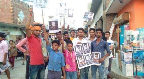 *अलीगढ़ की बर्बरता से आक्रोशित है नगरवासी पूरे कस्बे में निकला जुलूस*