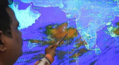 तूफ़ान ‘वायु’ को लेकर गुजरात समेत पूरे उत्तर भारत में अलर्ट।
