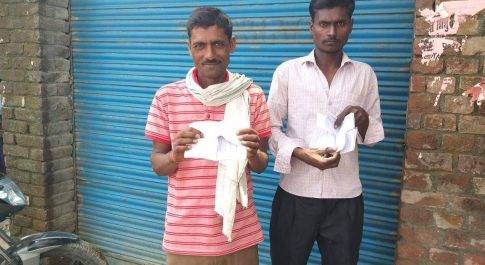 लखीमपुर खीरी | राशन लेने गए लाभार्थी का कार्ड फाड़ कर फेंका व की जमकर हाथापाई