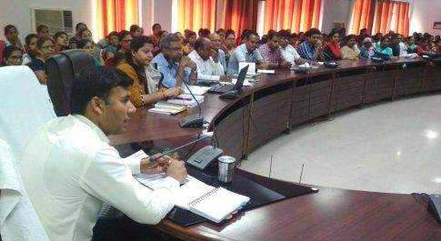 एएनएम को प्रदान किये गये टैबलेट, स्टेथोस्कोप व रक्तचाप मापक यन्त्र