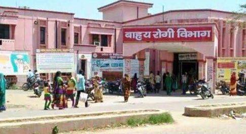 महराजगंज। संयुक्त चिकित्सालय में आग के कारण मची अफरा तफरी