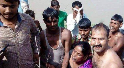 लखीमपुर खीरी| आरक्षी हरि प्रसाद ने पेश की मानवता की मिसाल स्वयं नहर में कूद कर बचाई महिला की जान