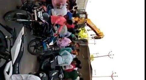 महराजगंज। फरेंदा मे अनियंत्रित ट्रक पलटने से दो लोगों की मौत