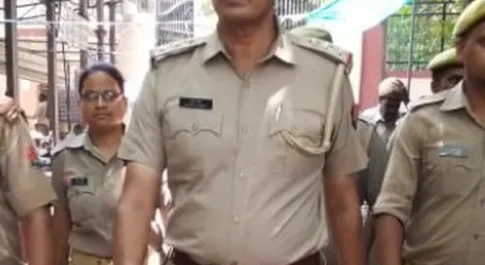 लखीमपुर खीरी | सदर प्रभारी निरीक्षक फतेह बहादुर सिंह ने किया बदमाशों को गिरफ्तार चोरों में मची खलबली