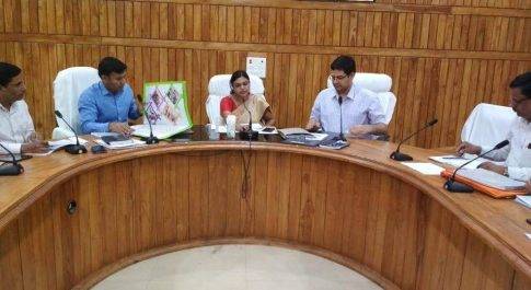नोडल अधिकारी ने की विकास प्राथमिकता कार्यक्रमों की समीक्षा