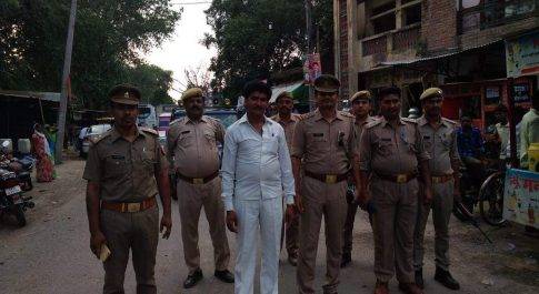पुलिस ने किया मार्च पास्ट
