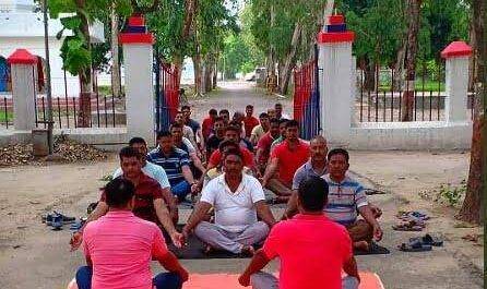 महराजगंज। थाना परिसर में हुआ योग कार्यक्रम