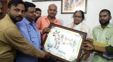 लखीमपुर खीरी | छोटी काशी गोला में प्रभारी मंत्री गुलाबो देवी ने किए भगवान भोलेनाथ के दर्शन।