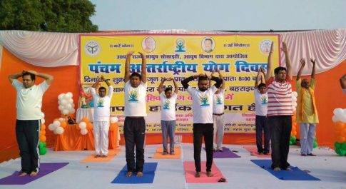 ‘‘करें योग रहें निरोग’’ इन्दिरा स्टेडियम में आयोजित हुआ सामूहिक योगाभ्यास कार्यक्रम