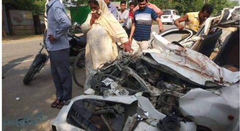 लखीमपुर खीरी| नेशनल हाईवे 730 पर खड़ी क्रेन में आल्टो कर घुसी दो की मौत 4 घायल