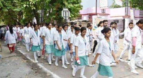 बाराबंकी। नर्सिंग छात्र-छात्राओं ने निकाली पल्स पोलियो जागरुकता रैली