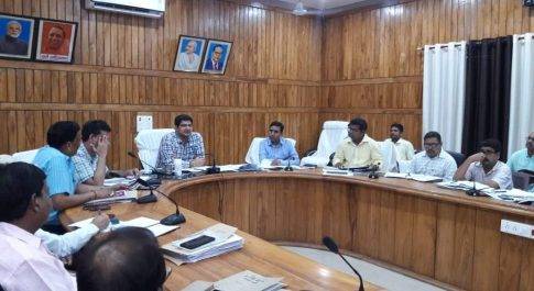 समय से निस्तारित करें जनहित गारण्टी अधिनियम से सम्बन्धित प्रकरण: डीएम 
