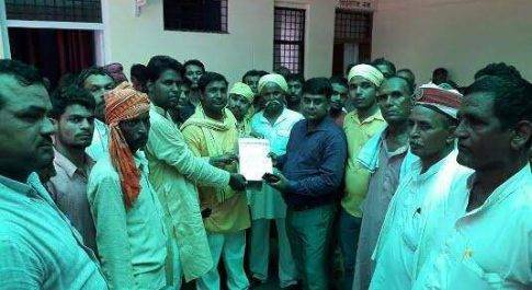 महराजगंज। धुरिया गोंड समाज ने जाति प्रमाण पत्र की मांग को लेकर दिया ज्ञापन
