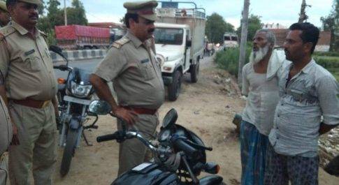 लखीमपुर खीरी|अबैध तरीके से मांस की दुकानें संचालित, पुलिस ने लगाई व्यापारी को फटकार