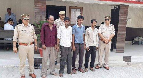 लखीमपुर खीरी| गोकशी निवारण अभियान के तहत दविश दी गई मौके पर गोवंश मांस बरामद 4अभियुक्त गिरफ्तार