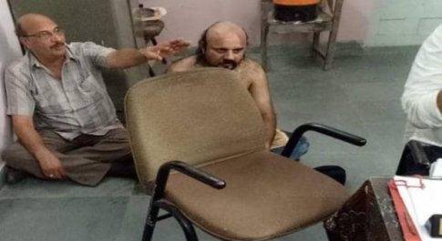 झोलाछाप डॉक्टर और उसके बेटे की अश्लील हरकत से गांव में फैली सनसनी, वायरल वीडियो से खुली पोल 