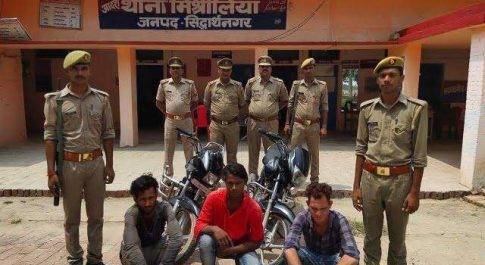 सिद्धार्थनगर। पुलिस ने तीन बाइक चोरो को पकड़ा