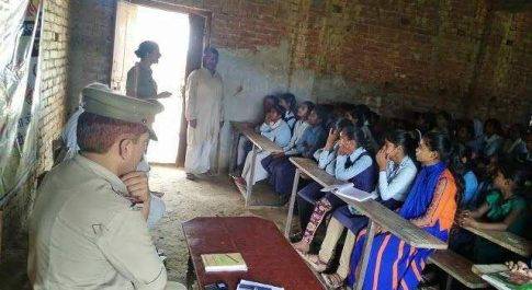 सिद्धार्थनगर। खेसरहा पुलिस द्वारा किया गया बालिका सुरक्षा जागरूकता कार्यक्रम का आयोजन