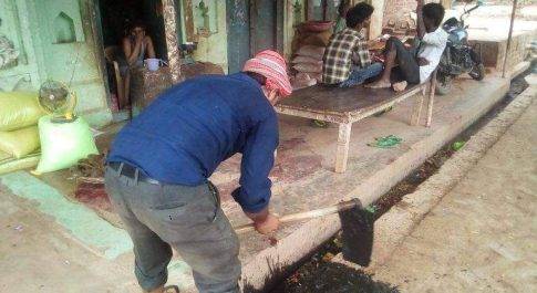 संचारी रोग नियंत्रण के तहत पहली बार हुई गांव में सफाई