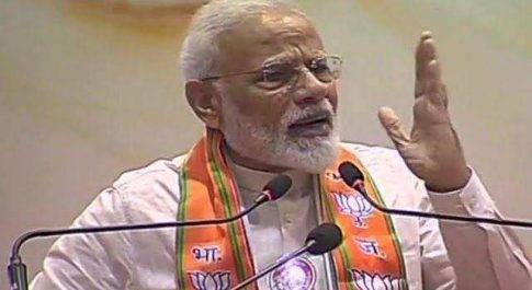 PM मोदी ने वाराणसी में भाजपा के देशव्यापी सदस्यता अभियान के दौरान सुनाई कविता 