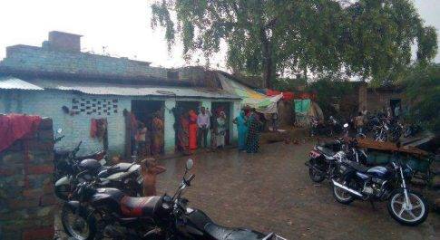 ट्रक ने बाइक को मारी टक्कर महिला की मौके पर दर्दनाक मौत