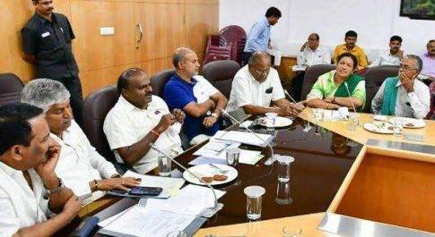 कर्नाटक का सियासी नाटक जारी, कांग्रेस के बाद अब JDS के मंत्रियों ने दिया इस्तीफा 
