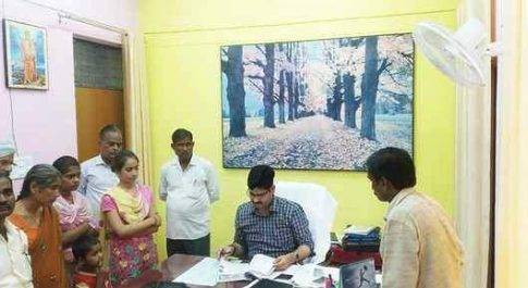 लखीमपुर खीरी| सूदखोरों से परेशान गोला क्षेत्र के किसानों ने दिया ज्ञापन