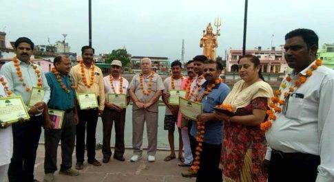 लखीमपुर खीरी| नीम के पौधों में लगाने एवं सहयोग करने वालो का सम्मान समारोह का हुआ आयोजन