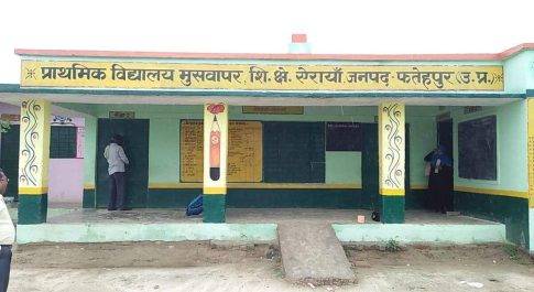 घुटनों तक भरा पानी कैसे जाएं स्कूल नौनिहाल
