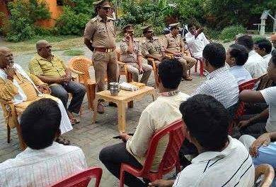 सिद्धार्थनगर। खेसरहा पुलिस ने बुलाई व्यापारियों की बैठक