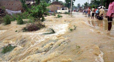 शहर से गांव तक बाढ़ का कहर जारी, 18 लाख से ज्यादा लोग प्रभावित