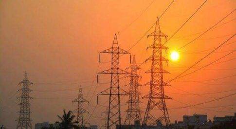 प्राथमिक विद्यालय पर गिरा हाईटेंशन तार, करंट की चपेट में आये 55 बच्चे 