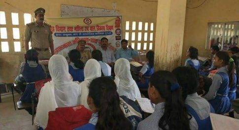 सन राइज स्कूल में खेसरहा पुलिस द्वारा किया गया बालिका सुरक्षा जागरूकता कार्यक्रम का आयोजन