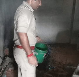 फतेहपुर। अराजक तत्वों ने 5 इंच की दीवार तोड़कर लगाई आग, पुलिस की सूझबूझ से पाया गया काबू