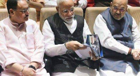 पीएम मोदी ने अपने सांसदों को दी चेतावनी, मंत्रियों की संसद में गैर मौजूदगी जताई नाराजगी